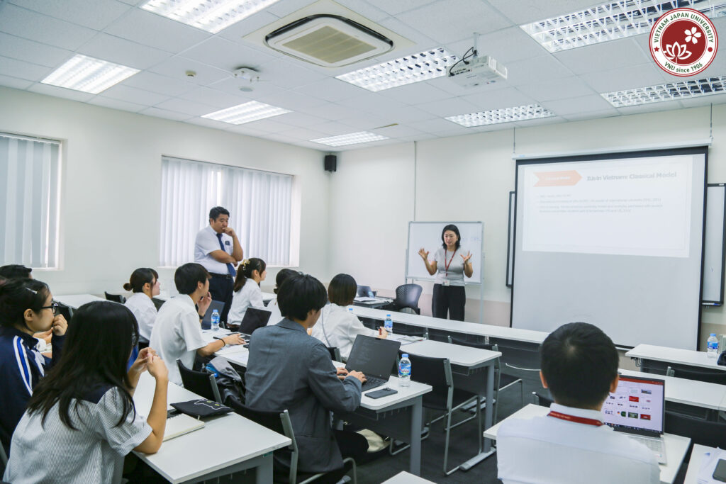 A visit by Faculty of Education, Kyushu University to VJU