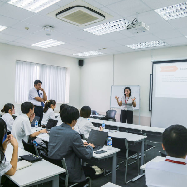 A visit by Faculty of Education, Kyushu University to VJU