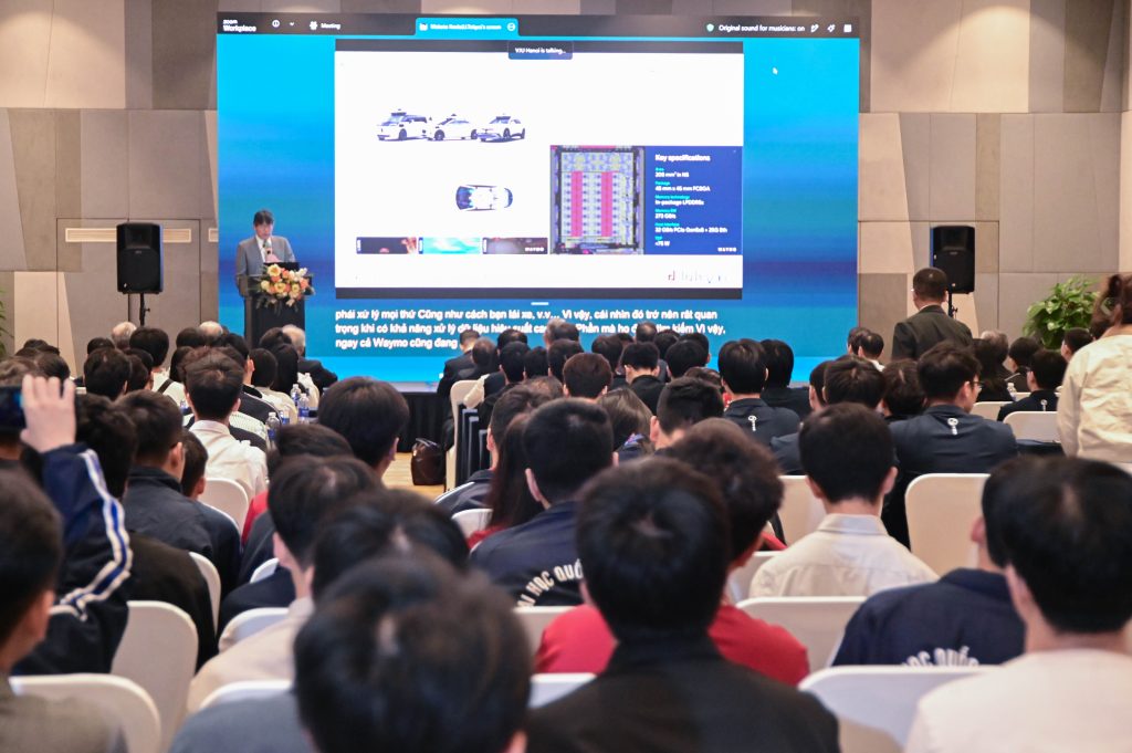 Sinh viên ESCT học gì từ các giáo sư hàng đầu về bán dẫn tại VJSS-2026?