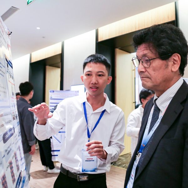 VJSS-2026 | Lần đầu trình bày poster tại hội thảo quốc tế, cựu học viên Công nghệ Nano được vinh danh Best Poster Presentation